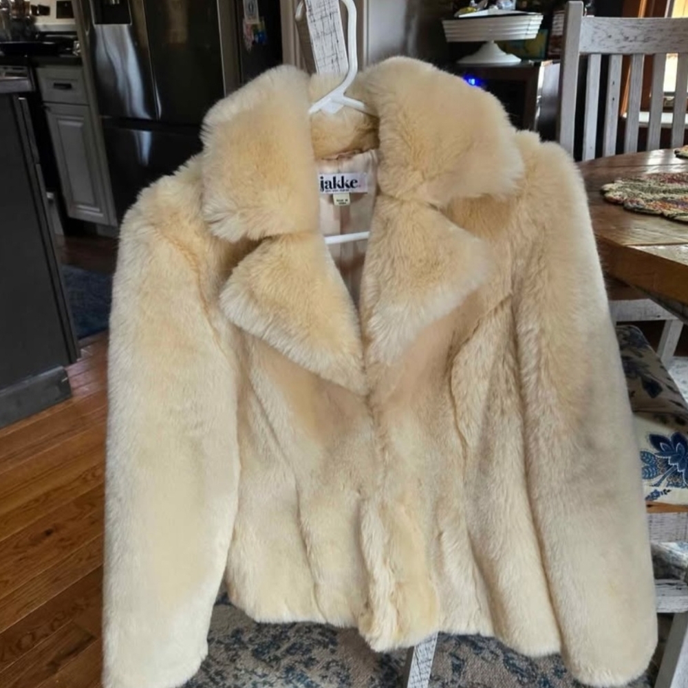 Cream Teddy Jacket with Plush Collar and Textured Finish